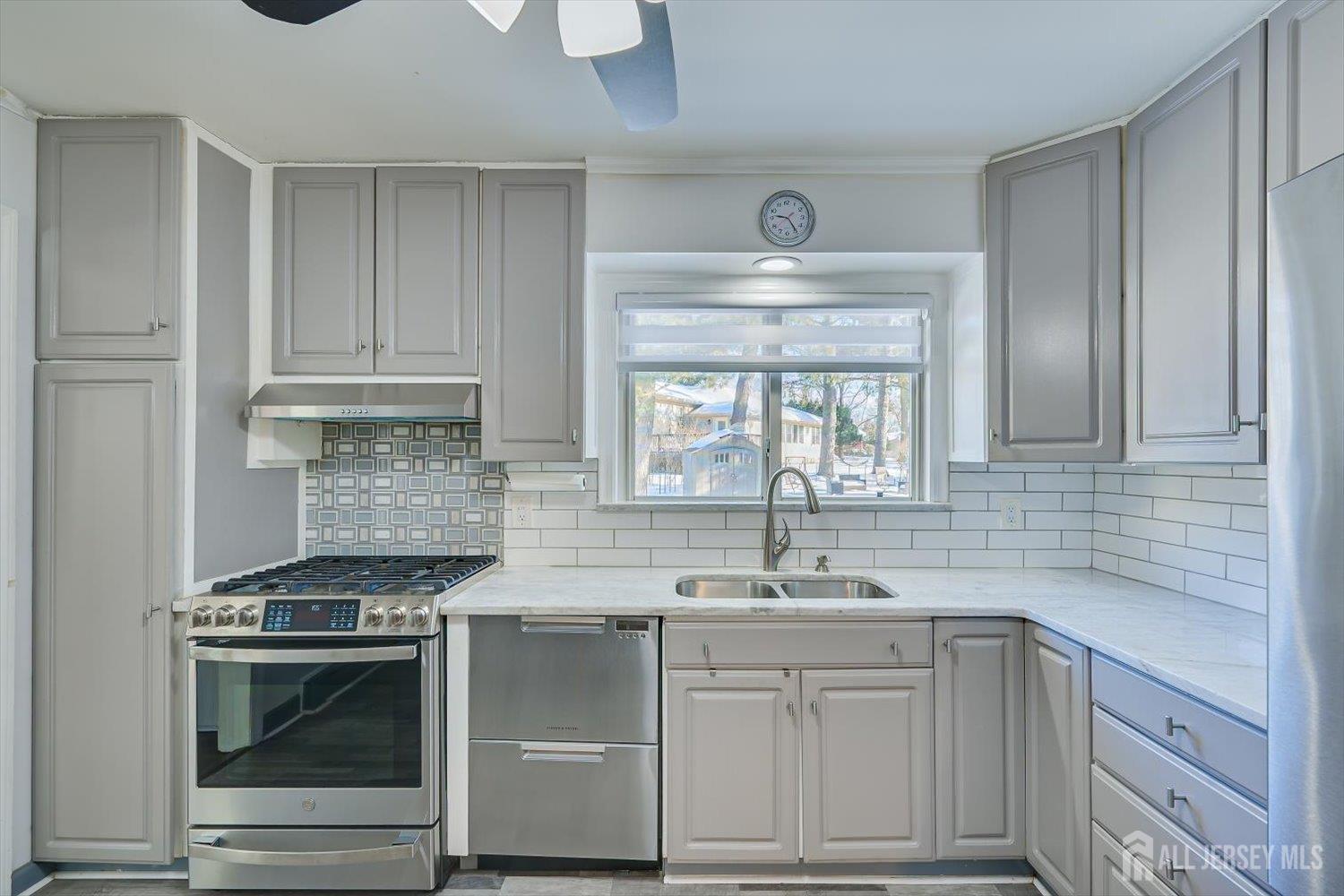 9 Olden Road Edison, NJ 08817 - Photo 15 of 39