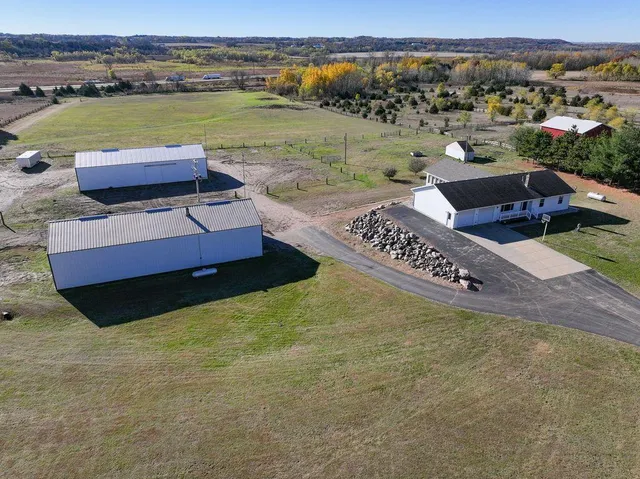 $999,900 | 6851 West 195th Street, Jordan, MN 55352