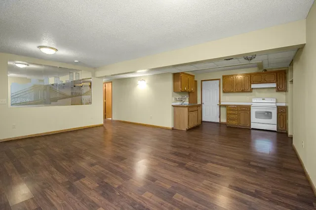 $999,900 | 6851 West 195th Street, Jordan, MN 55352