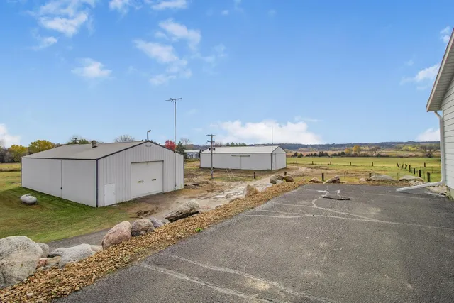 $999,900 | 6851 West 195th Street, Jordan, MN 55352