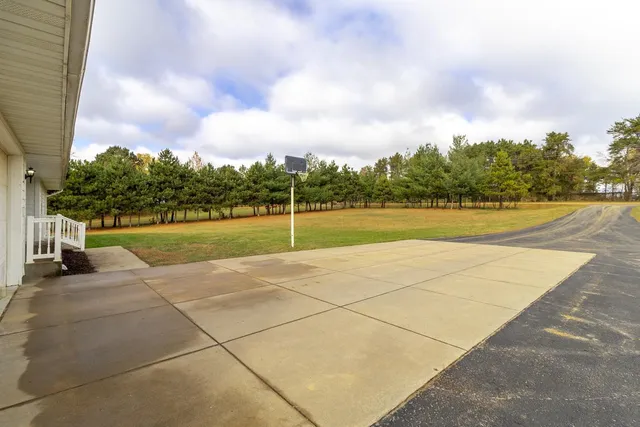 $999,900 | 6851 West 195th Street, Jordan, MN 55352