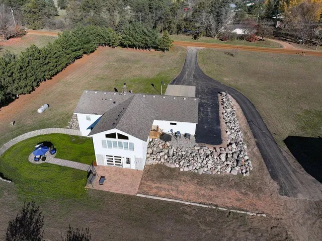 $999,900 | 6851 West 195th Street, Jordan, MN 55352