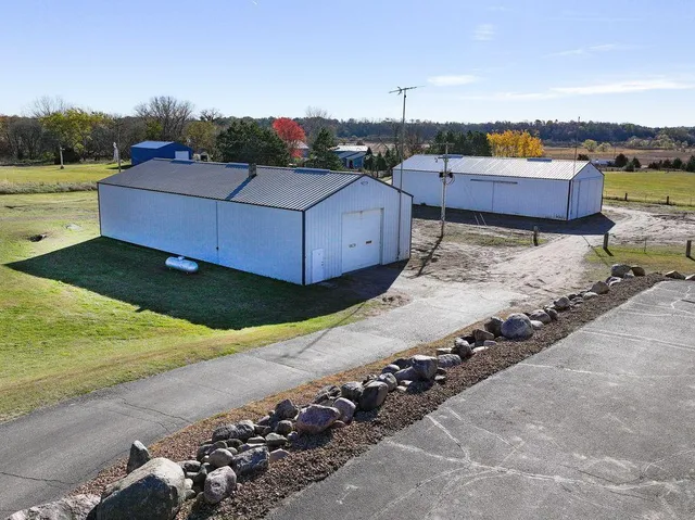 $999,900 | 6851 West 195th Street, Jordan, MN 55352