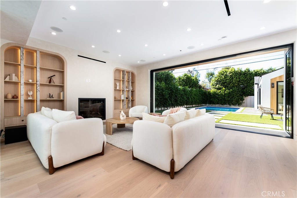 16749 Addison Street Encino, CA 91436 - Photo 3 of 52