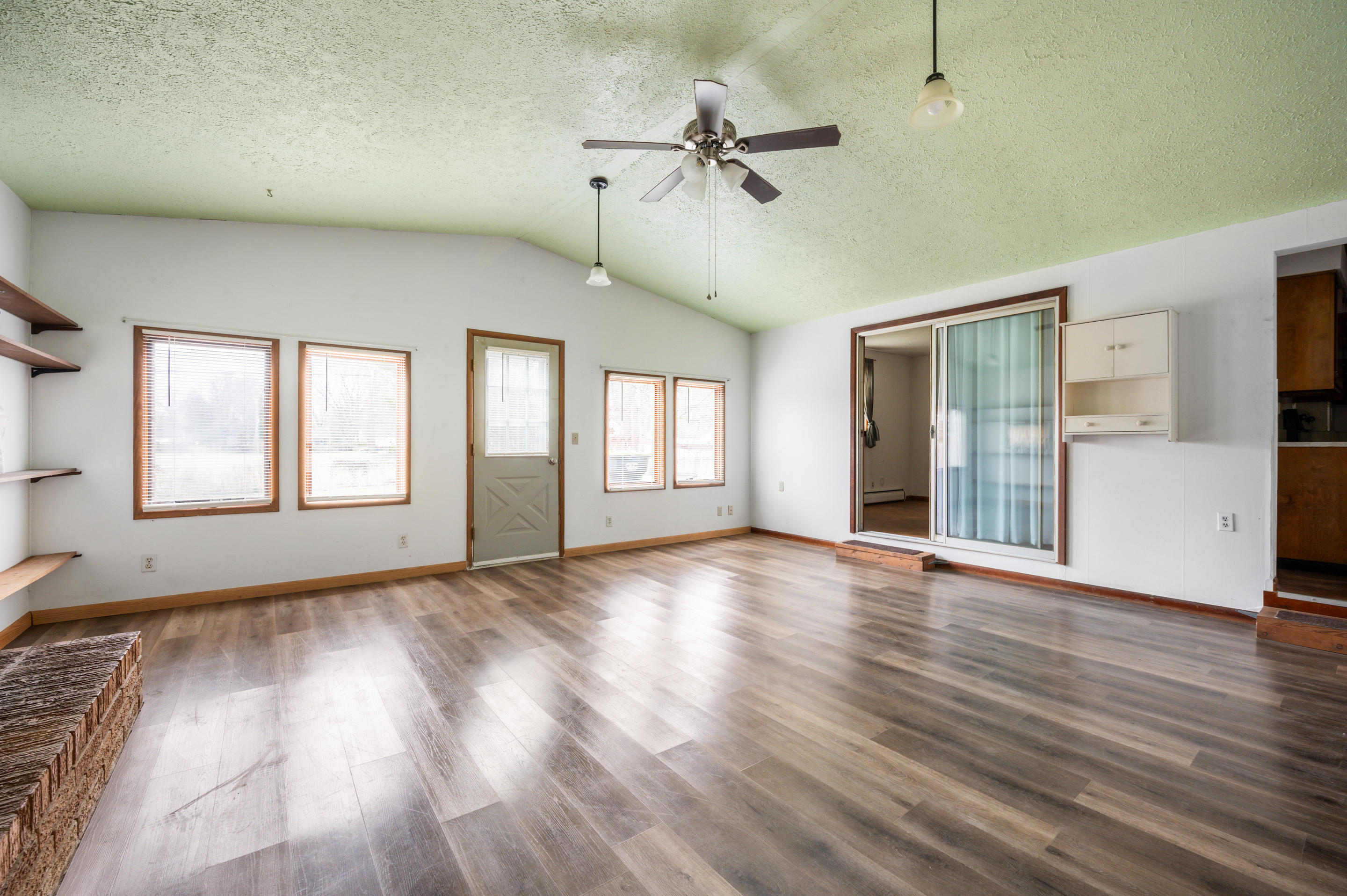 2913 East 8th Street Anderson, IN 46012 - Photo 4 of 19