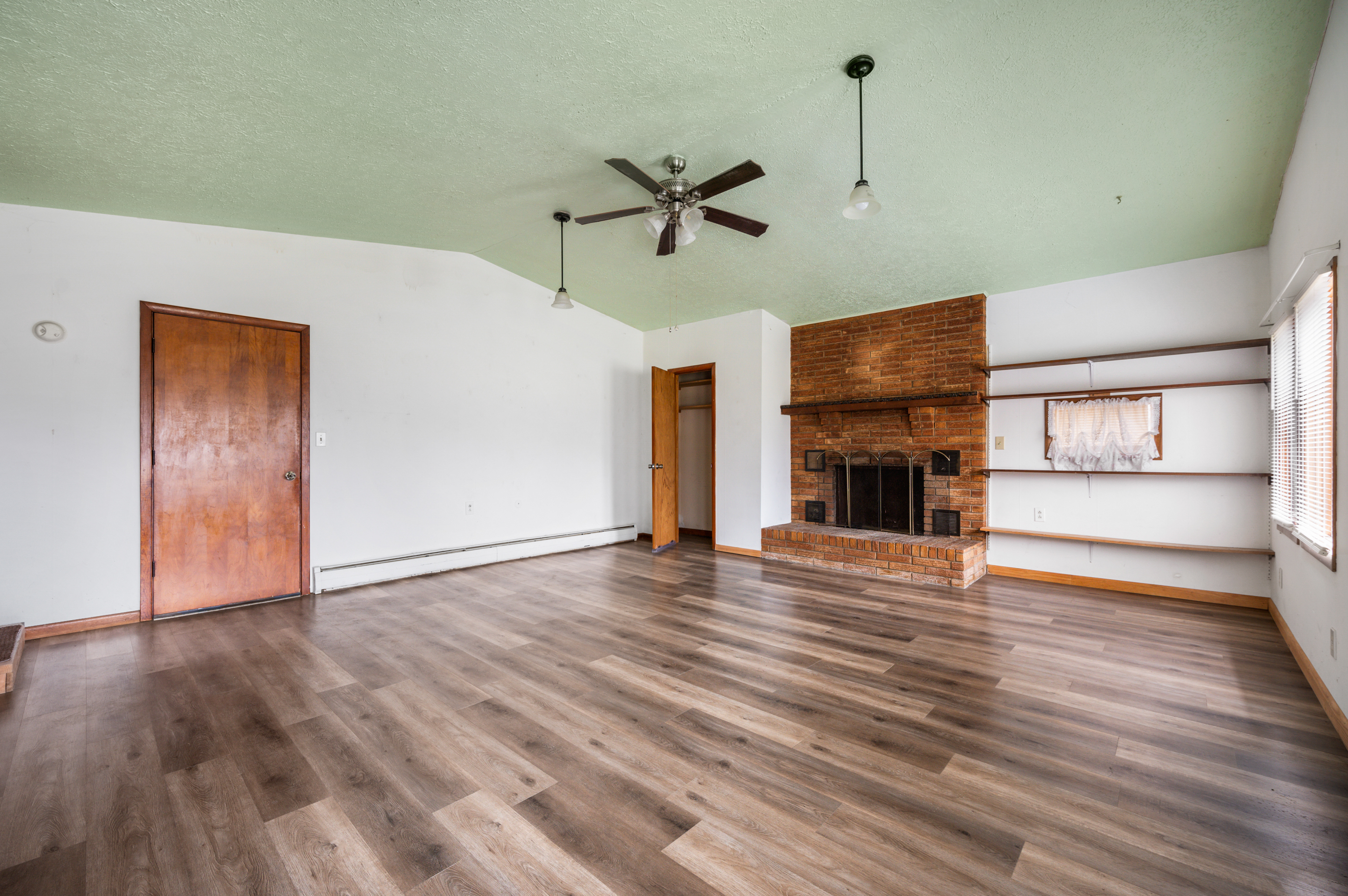 2913 East 8th Street Anderson, IN 46012 - Photo 5 of 19