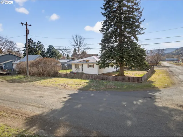$260,000 | 204 Lake Avenue, La Grande, OR 97850