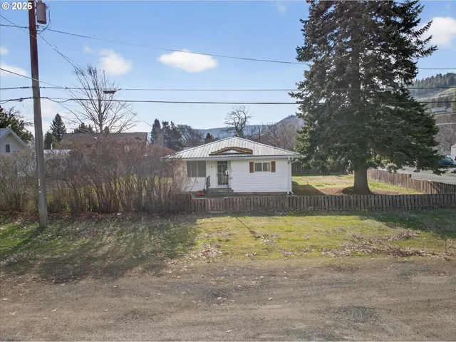 $260,000 | 204 Lake Avenue, La Grande, OR 97850