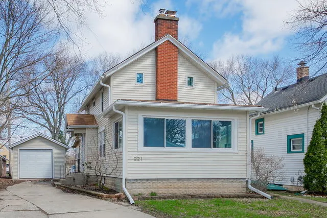 $274,900 | 221 Elm Street, Batavia, IL 60510