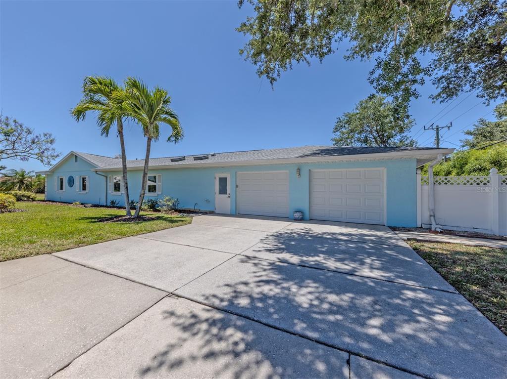 500 Alhambra Road Venice, FL 34285 - Photo 2 of 53