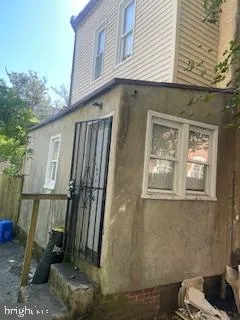 a view of a back yard of the house