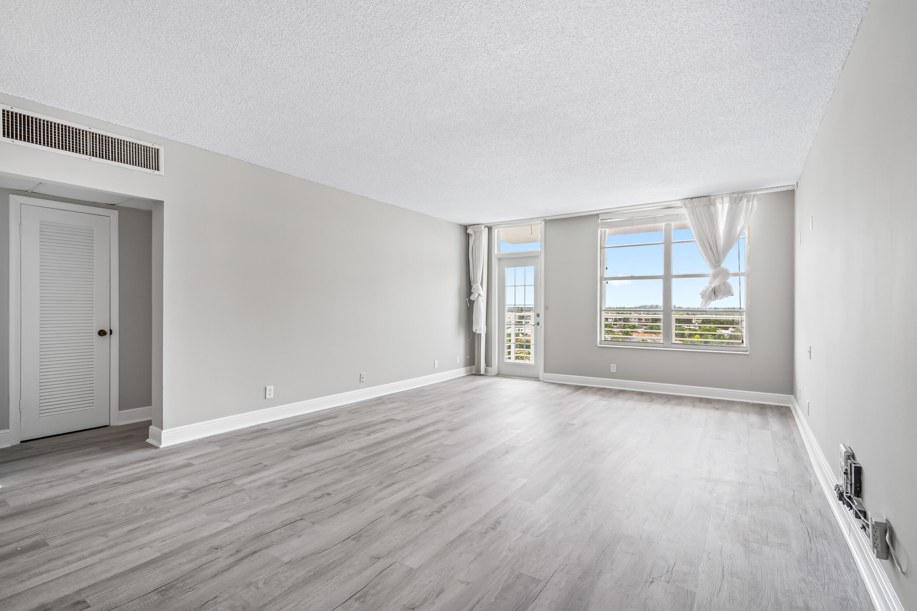 2851 South Ocean Boulevard, Unit 26 Boca Raton, FL 33432 - Photo 4 of 21 006-2851SouthOceanBoulevard-BocaRaton-FL