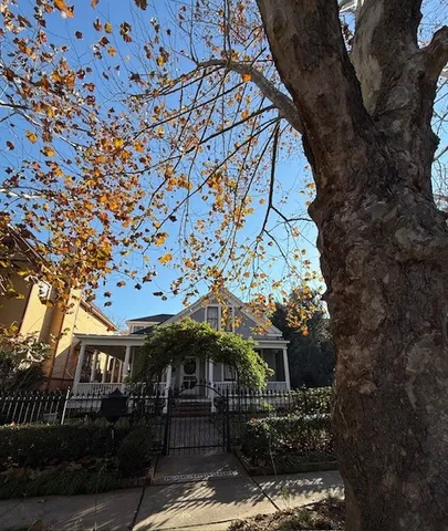 $1,200,000 | 1646 Harvard Street, Houston, TX 77008