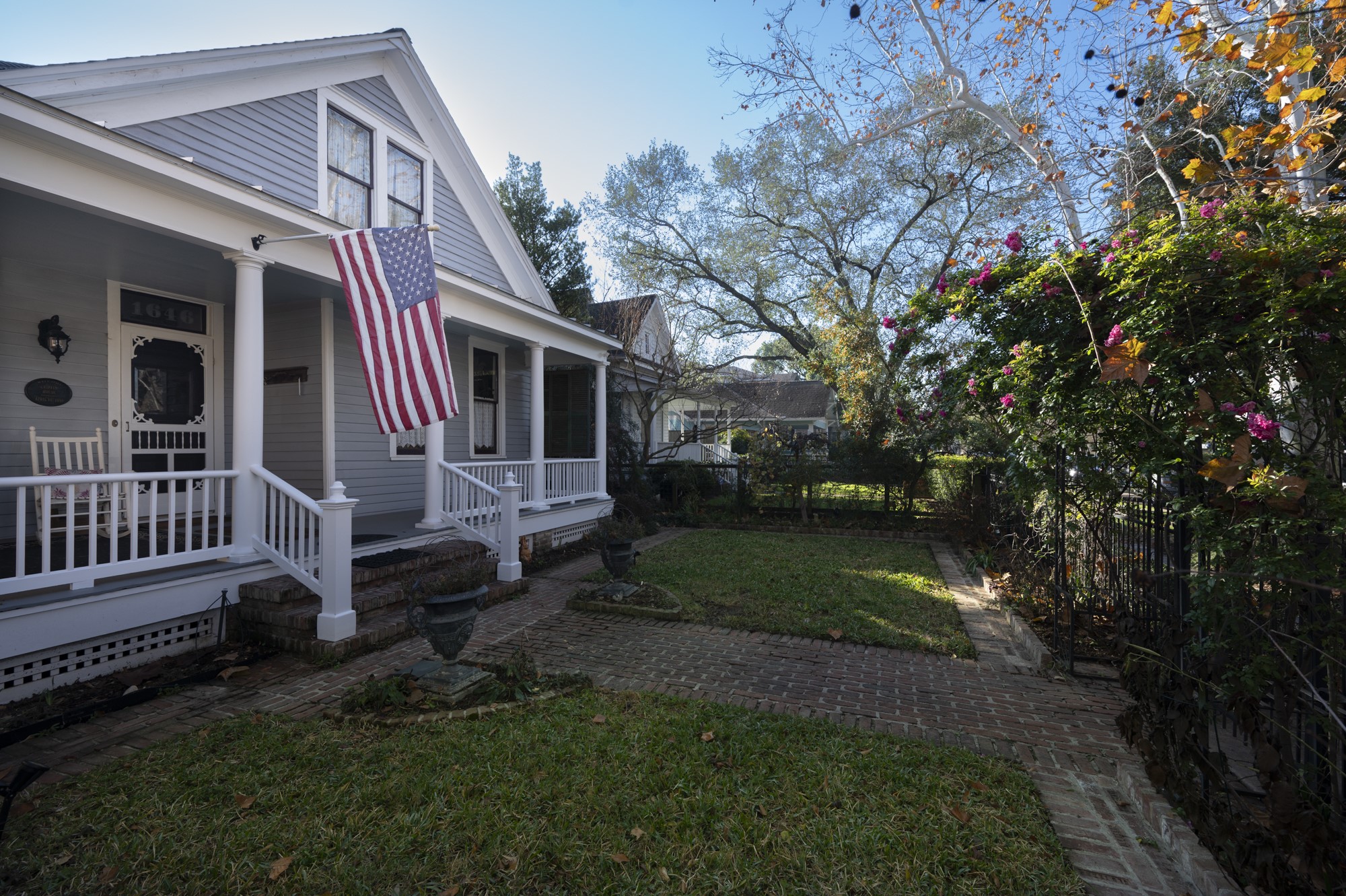 1646 Harvard Street Houston, TX 77008 - Photo 4 of 38