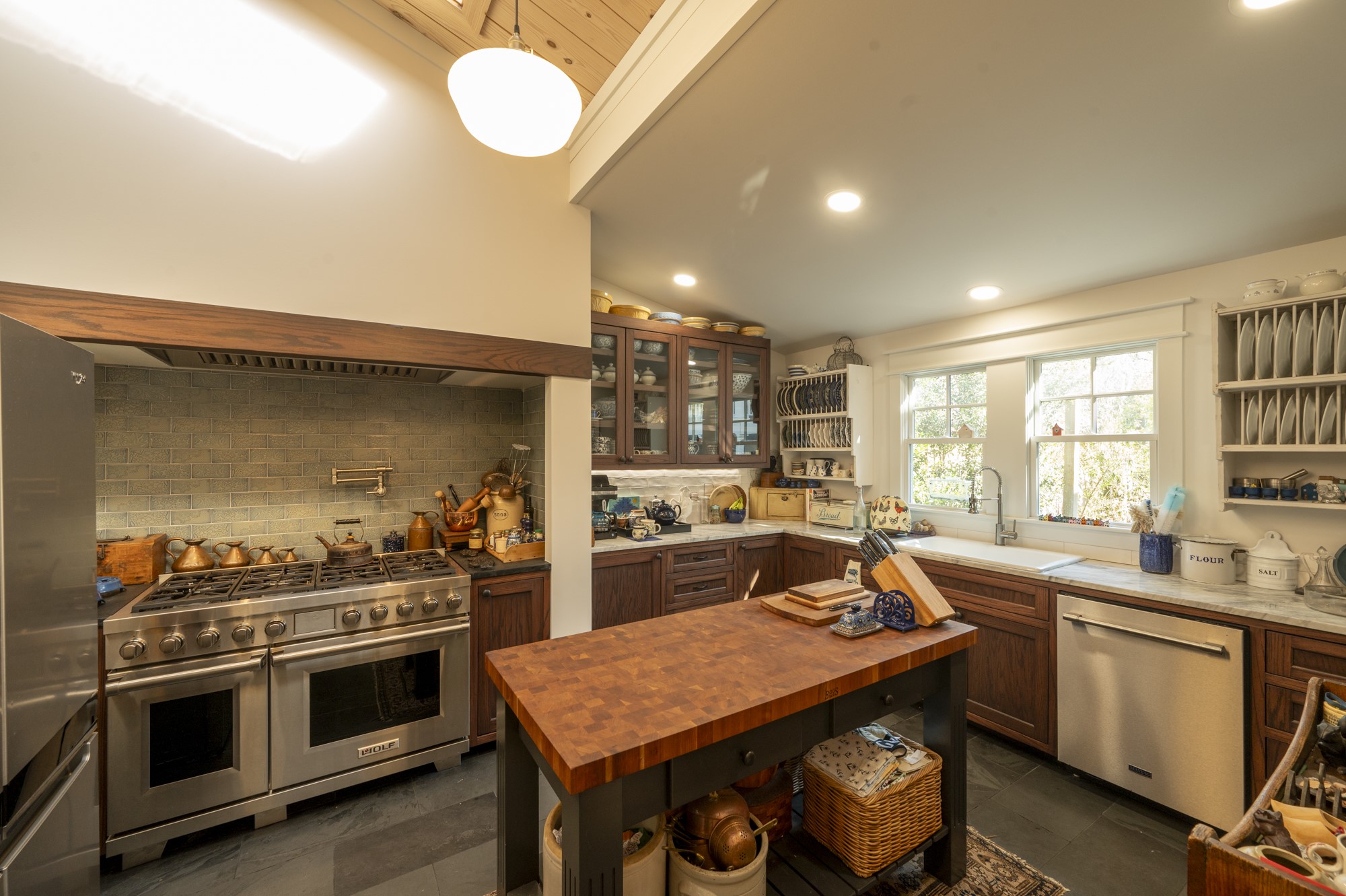 1646 Harvard Street Houston, TX 77008 - Photo 8 of 38