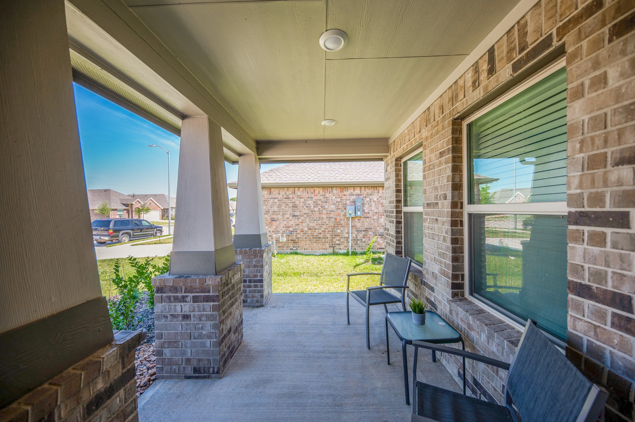 3634 Homestead Ridge Lane Richmond, TX 77406 - Photo 28 of 32 a living room filled with furniture and a potted plant