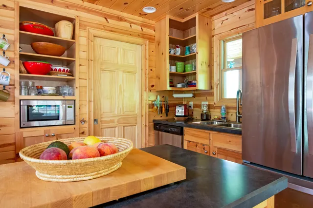 $750,000 | 3569 Kingfisher Cove Drive, Saugatuck, MI 49453