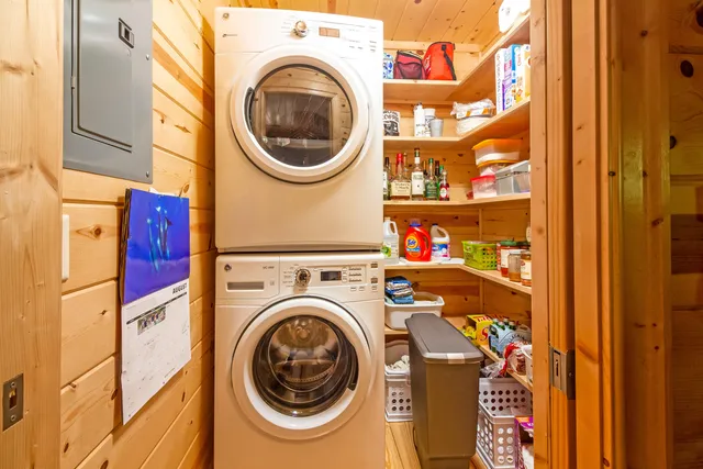 $750,000 | 3569 Kingfisher Cove Drive, Saugatuck, MI 49453