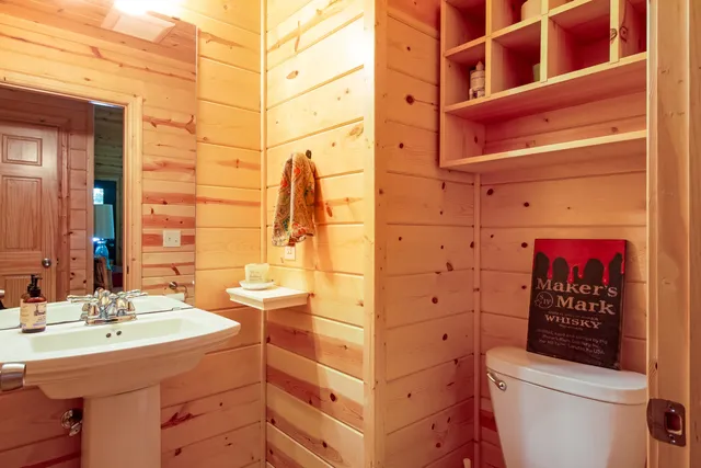 $750,000 | 3569 Kingfisher Cove Drive, Saugatuck, MI 49453