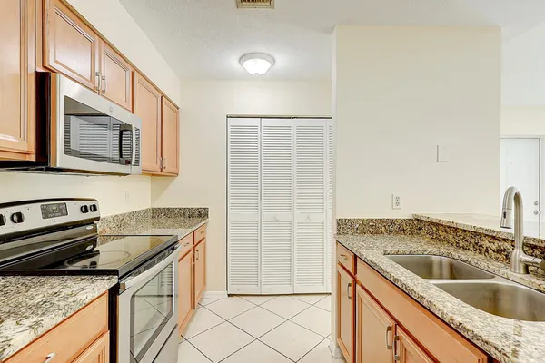 $2,000 | 2906 Southwest Port St Lucie Boulevard, Port St. Lucie, FL 34953
