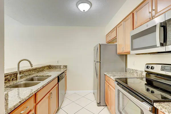 $2,000 | 2906 Southwest Port St Lucie Boulevard, Port St. Lucie, FL 34953