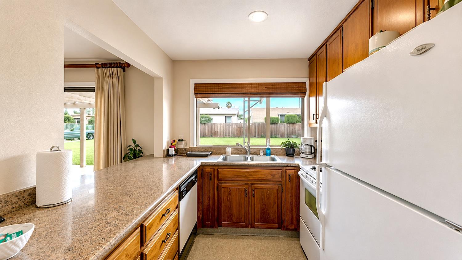 812 West Clover Road, Unit 59 Tracy, CA 95376 - Photo 49 of 51 Interior Club House Kitchen