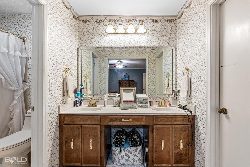 8543 Sac Fox Road Shreveport, LA 71107 - Photo 29 of 35 a bathroom with a sink and a mirror