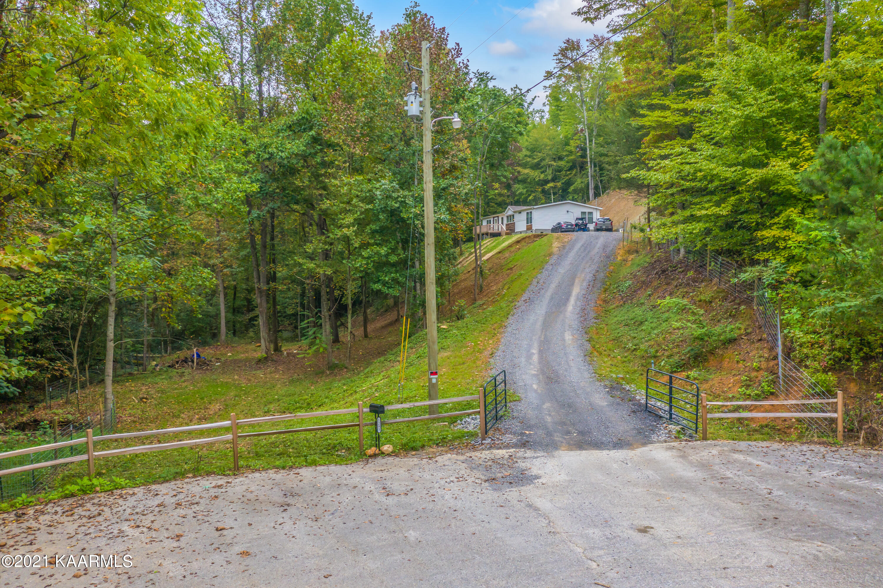 1281 Bluets Road Newport, TN 37821 - Photo 15 of 30 E38E68F8-C720-49F3-90DD-9DDD5046C7A3