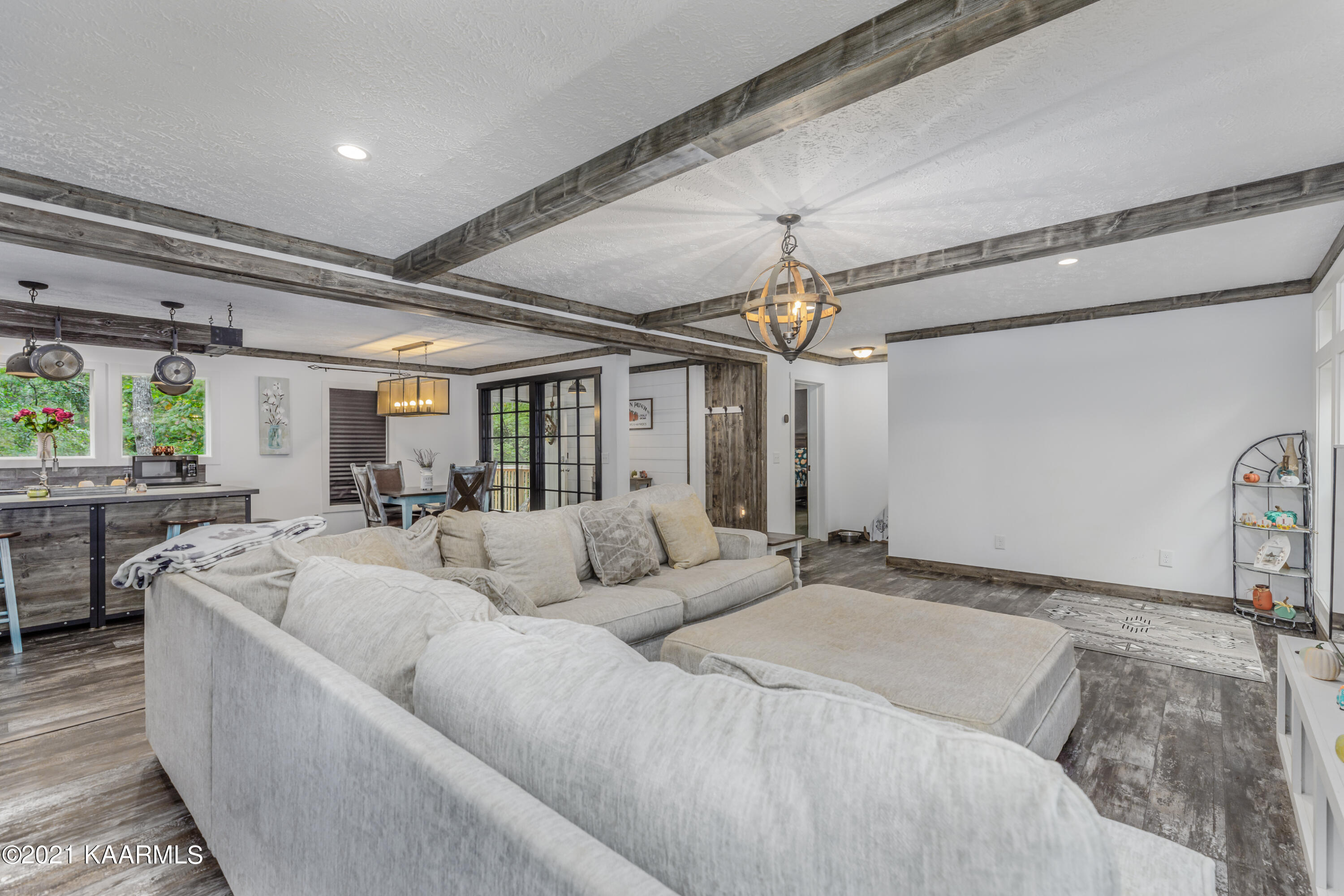 1281 Bluets Road Newport, TN 37821 - Photo 6 of 30 E5E471B6-6EC2-4CBC-9723-C3AEFBB23EFD