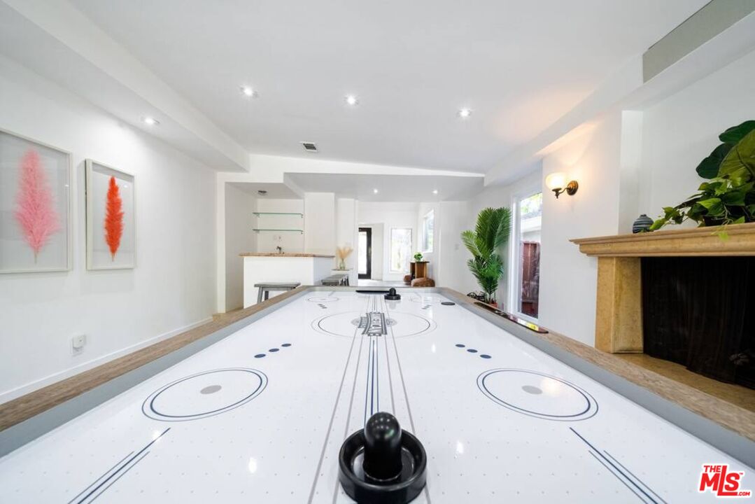 11331 Isleta Street Los Angeles, CA 90049 - Photo 12 of 71