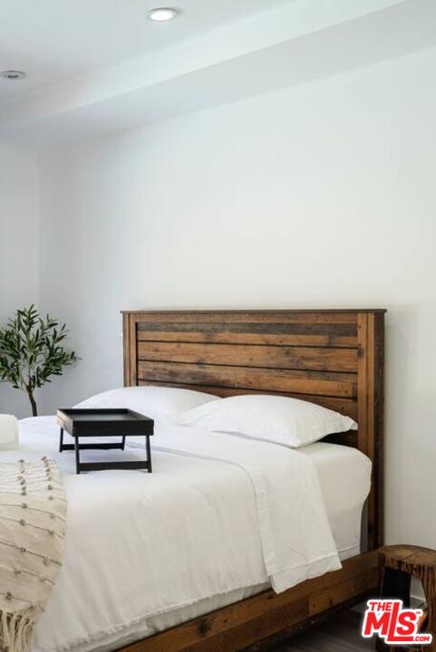 11331 Isleta Street Los Angeles, CA 90049 - Photo 13 of 71