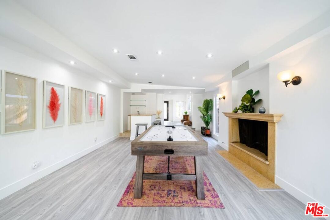 11331 Isleta Street Los Angeles, CA 90049 - Photo 14 of 71