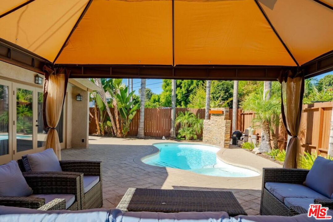 11331 Isleta Street Los Angeles, CA 90049 - Photo 18 of 71