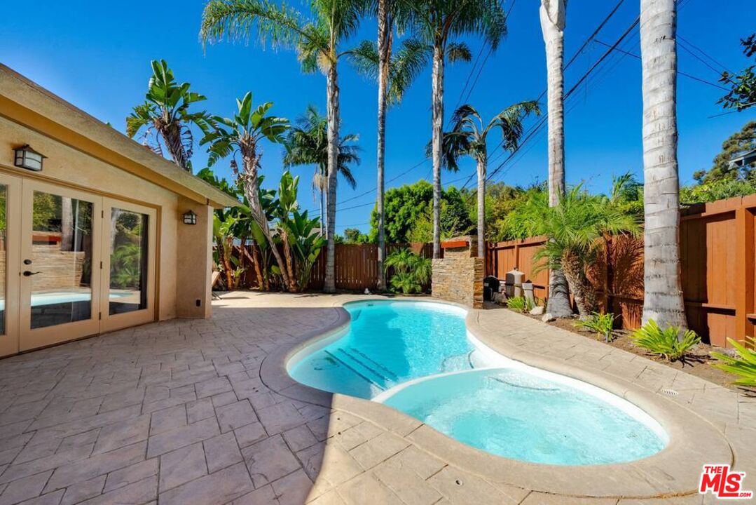 11331 Isleta Street Los Angeles, CA 90049 - Photo 27 of 71