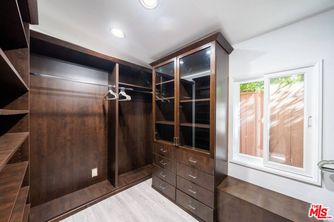 11331 Isleta Street Los Angeles, CA 90049 - Photo 29 of 71