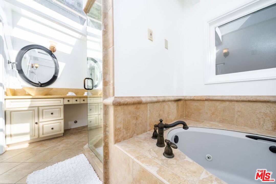 11331 Isleta Street Los Angeles, CA 90049 - Photo 32 of 71