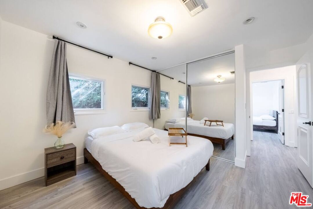 11331 Isleta Street Los Angeles, CA 90049 - Photo 34 of 71