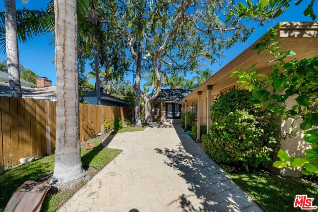 11331 Isleta Street Los Angeles, CA 90049 - Photo 36 of 71