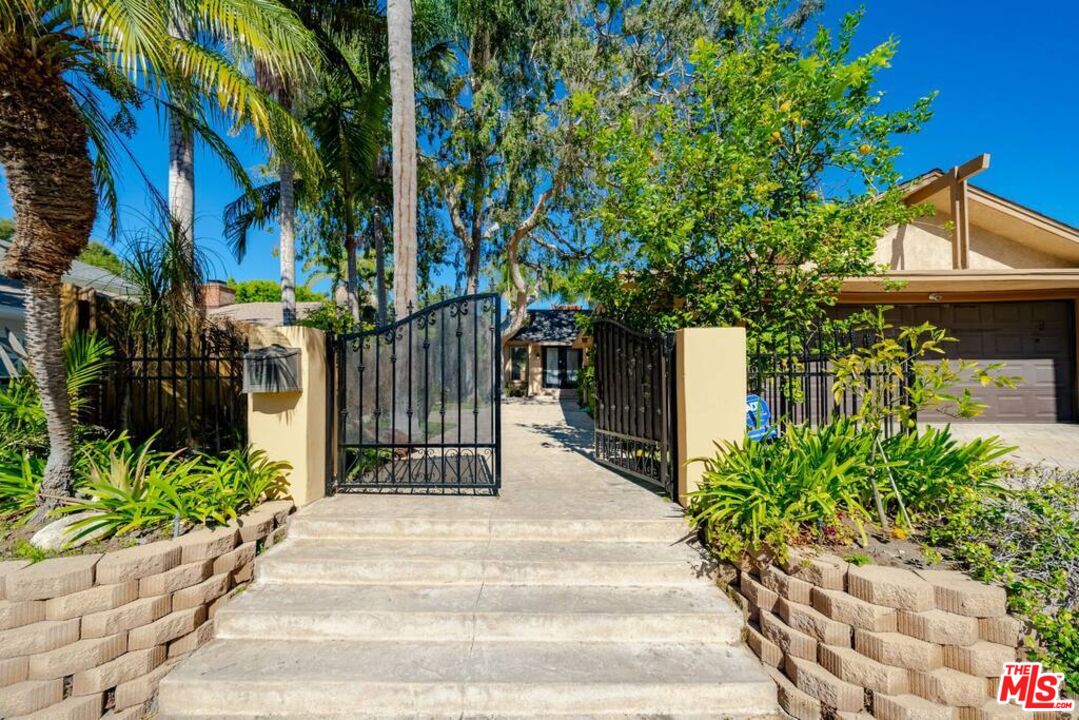 11331 Isleta Street Los Angeles, CA 90049 - Photo 37 of 71