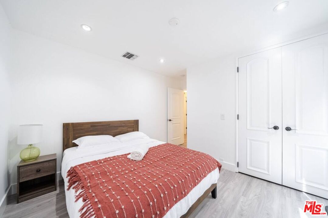 11331 Isleta Street Los Angeles, CA 90049 - Photo 38 of 71