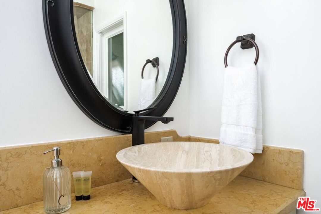 11331 Isleta Street Los Angeles, CA 90049 - Photo 43 of 71