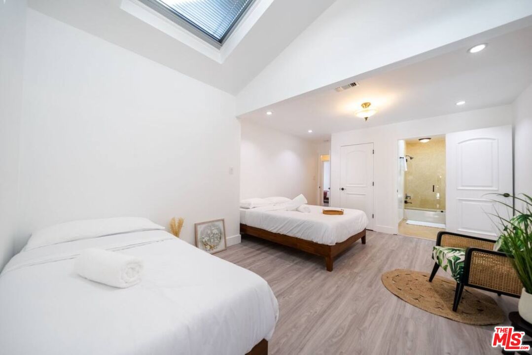 11331 Isleta Street Los Angeles, CA 90049 - Photo 44 of 71