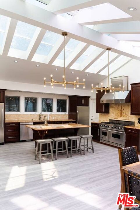 11331 Isleta Street Los Angeles, CA 90049 - Photo 53 of 71