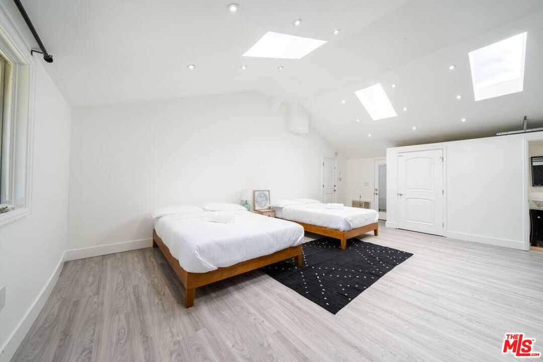 11331 Isleta Street Los Angeles, CA 90049 - Photo 56 of 71