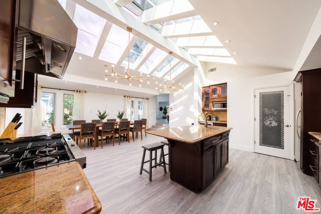 11331 Isleta Street Los Angeles, CA 90049 - Photo 57 of 71