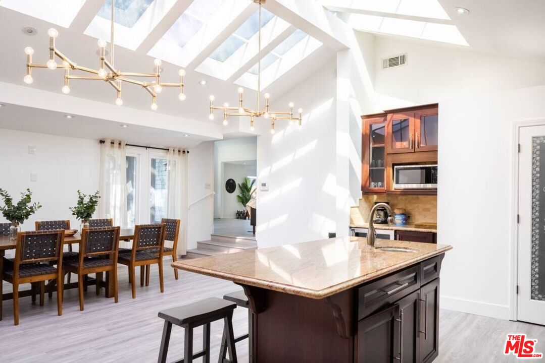 11331 Isleta Street Los Angeles, CA 90049 - Photo 60 of 71