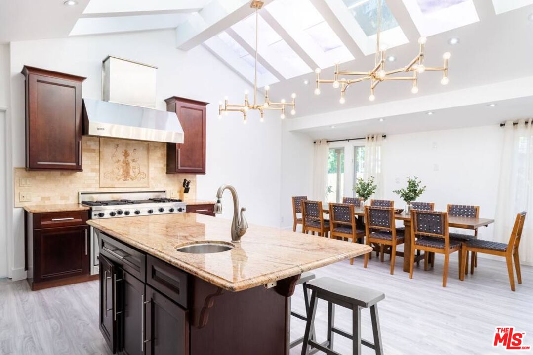 11331 Isleta Street Los Angeles, CA 90049 - Photo 62 of 71