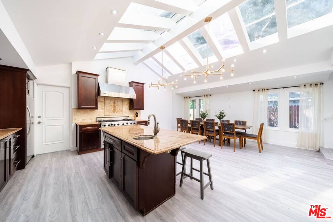 11331 Isleta Street Los Angeles, CA 90049 - Photo 64 of 71