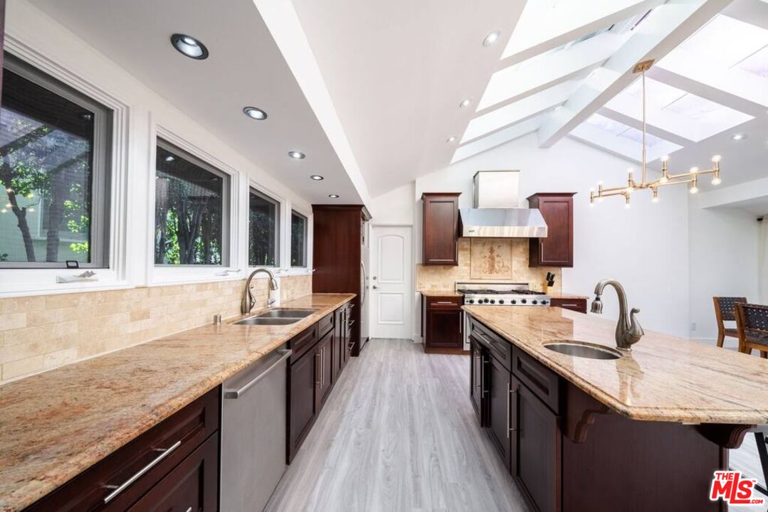 11331 Isleta Street Los Angeles, CA 90049 - Photo 65 of 71