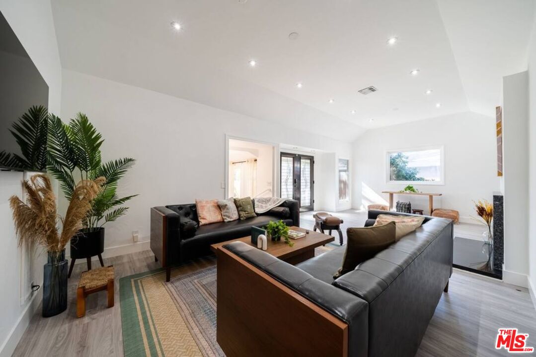 11331 Isleta Street Los Angeles, CA 90049 - Photo 66 of 71